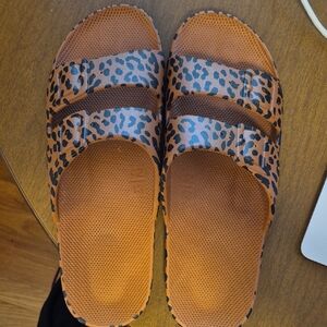NWOT - Freedom Moses Leopard Print Slide Sandals